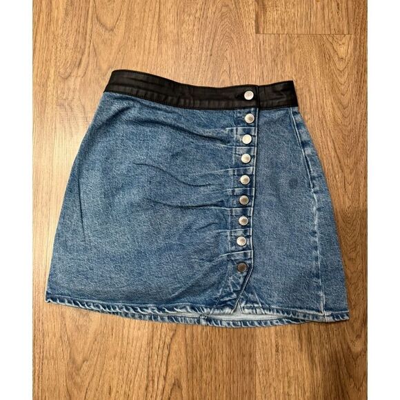 Social Tourist Hollister Denim Button Down Skirt Size 26 - Picture 1 of 3
